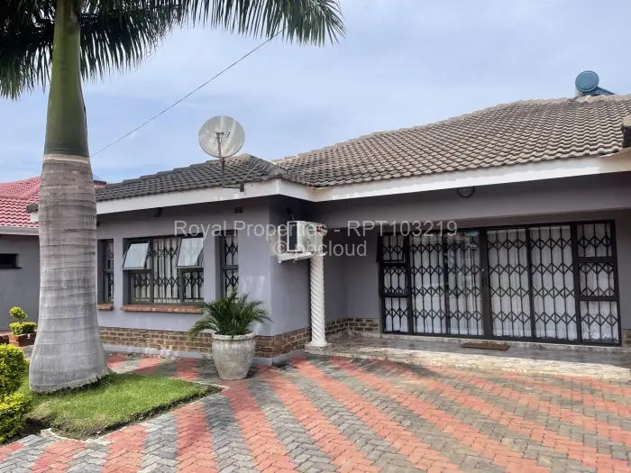 Townhouse/Cluster to Rent in Meyrick Park, Harare