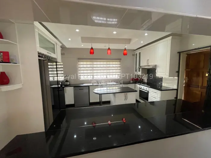 Townhouse/Cluster to Rent in Meyrick Park, Harare