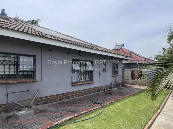 Townhouse/Cluster to Rent in Meyrick Park, Harare