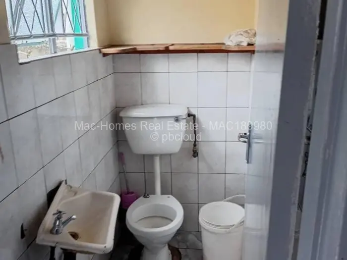 5 Bedroom House for Sale in Chitungwiza, Chitungwiza