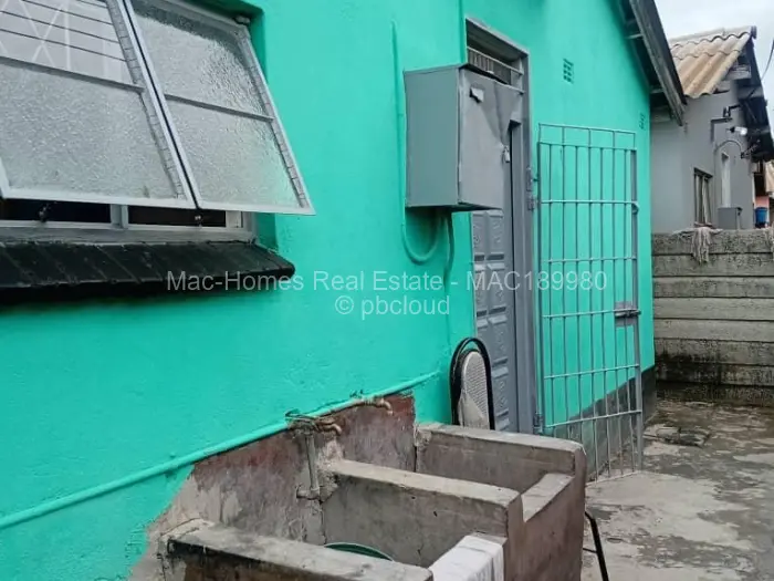 5 Bedroom House for Sale in Chitungwiza, Chitungwiza