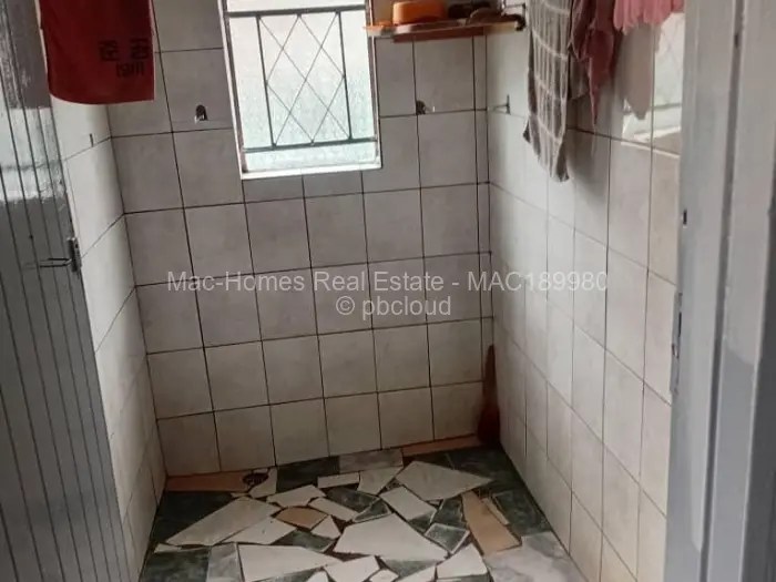 5 Bedroom House for Sale in Chitungwiza, Chitungwiza