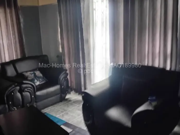 5 Bedroom House for Sale in Chitungwiza, Chitungwiza