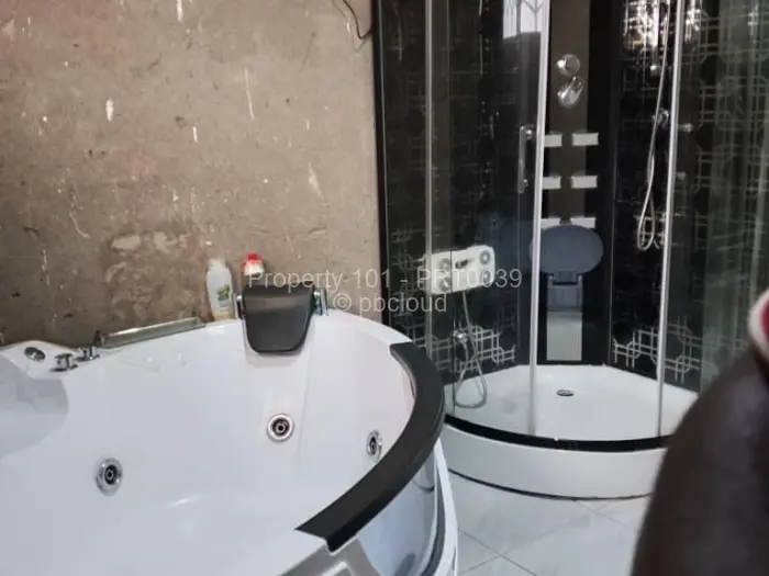 6 Bedroom House for Sale in Zimre Park, Harare