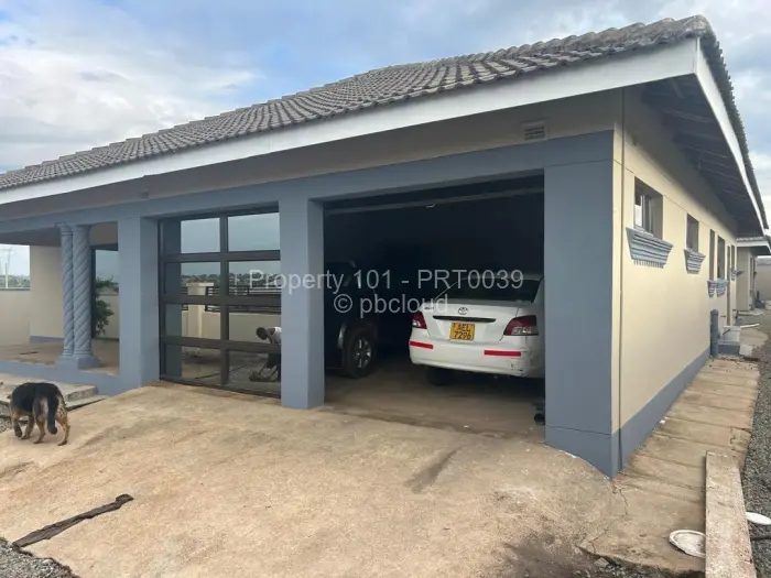 6 Bedroom House for Sale in Zimre Park, Harare