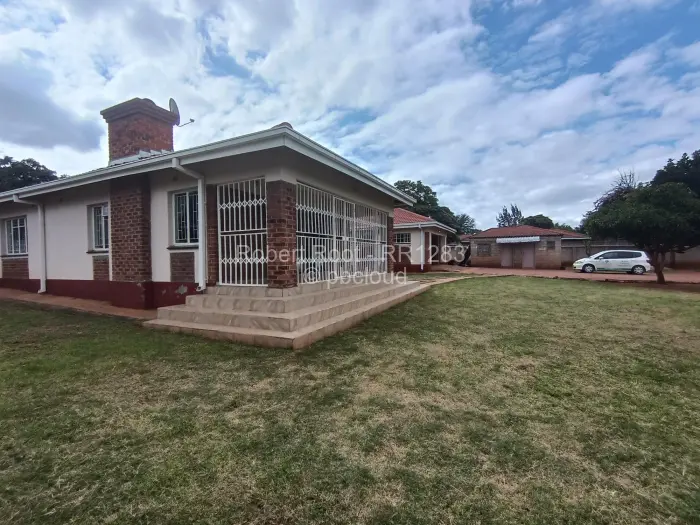 4 Bedroom House to Rent in Bluff Hill, Harare