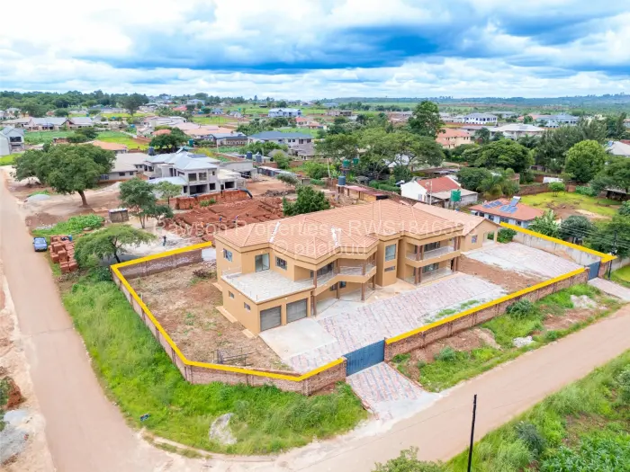 8 Bedroom House for Sale in Gletwin Park, Harare