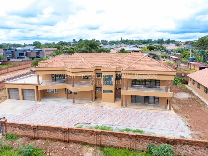 8 Bedroom House for Sale in Gletwin Park, Harare