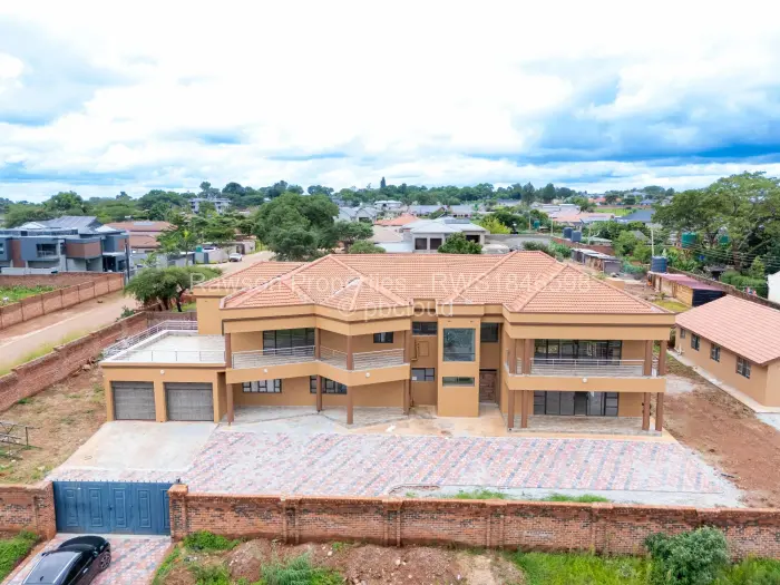 8 Bedroom House for Sale in Gletwin Park, Harare