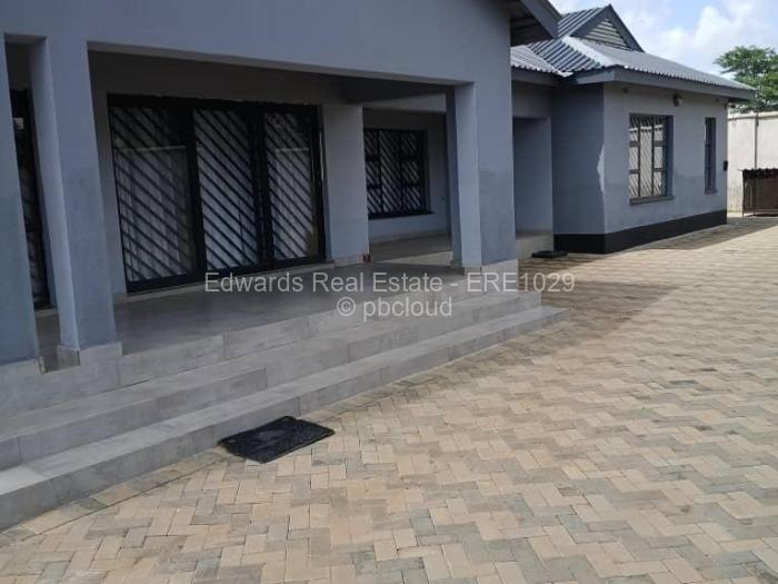 6 Bedroom House for Sale in Chinhoyi, Chinhoyi