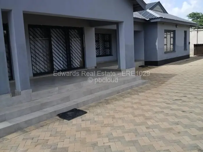 6 Bedroom House for Sale in Chinhoyi, Chinhoyi