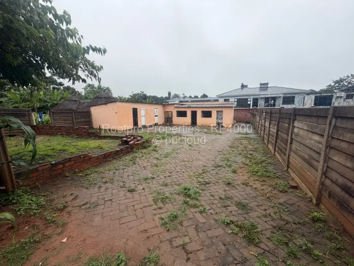 6 Bedroom House for Sale in Borrowdale, Harare