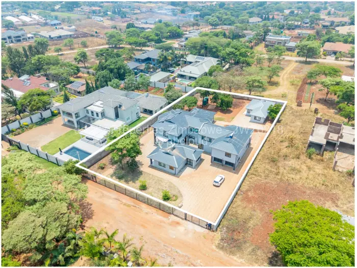 6 Bedroom House for Sale in Gletwin Park, Harare
