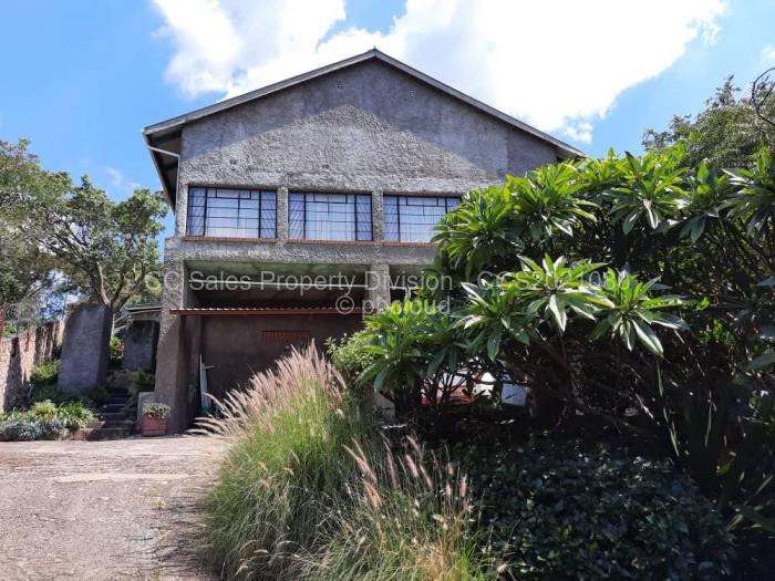 6 Bedroom House for Sale in Lochview, Bulawayo