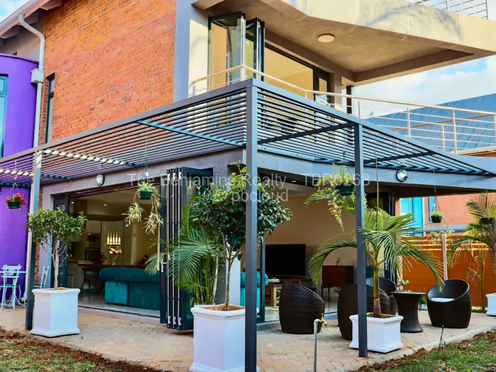 Townhouse/Cluster to Rent in Newlands, Harare