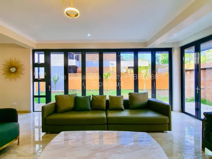 Townhouse/Cluster to Rent in Newlands, Harare