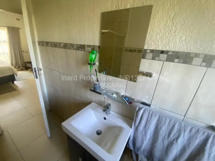 Townhouse/Cluster to Rent in Newlands, Harare