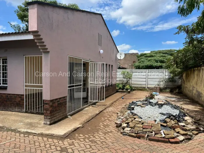 2 Bedroom House to Rent in Monavale, Harare