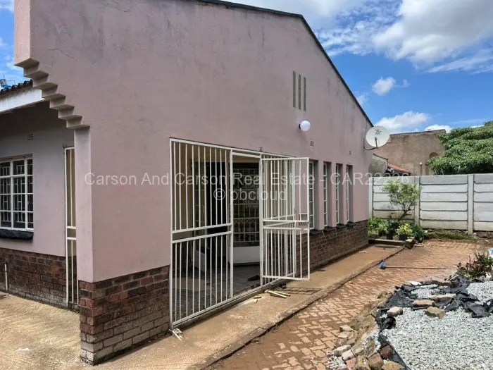 2 Bedroom House to Rent in Monavale, Harare