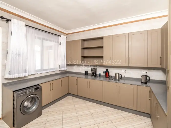 6 Bedroom House to Rent in Colray