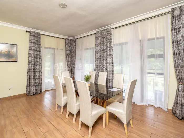 6 Bedroom House to Rent in Colray