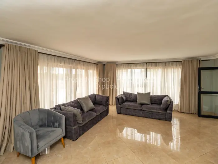 6 Bedroom House to Rent in Colray