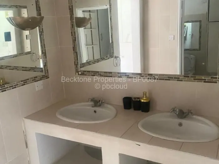 5 Bedroom House for Sale in Glengarry, Bulawayo
