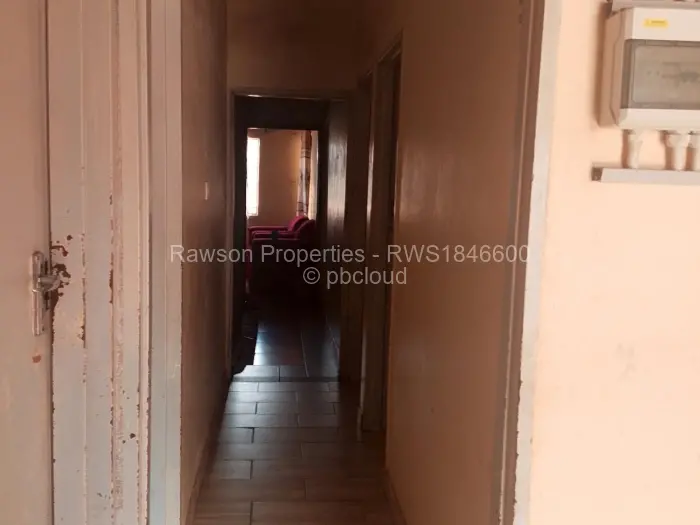 5 Bedroom House for Sale in Kuwadzana, Harare