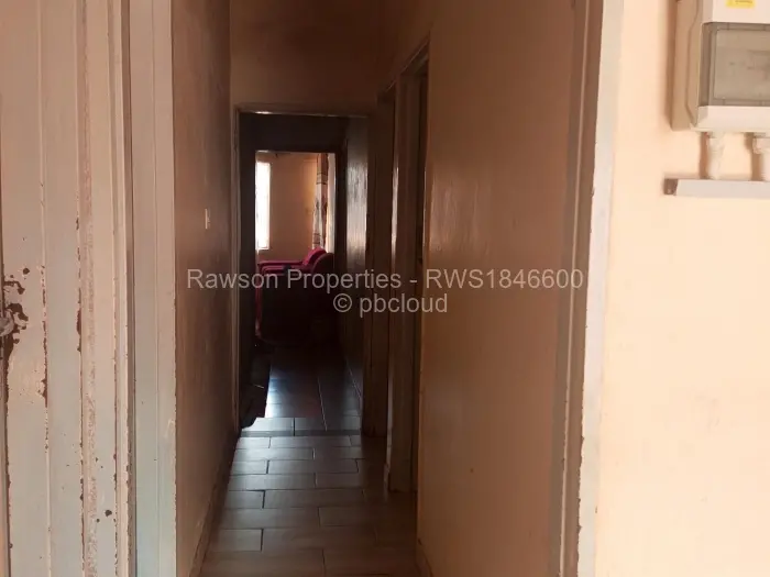5 Bedroom House for Sale in Kuwadzana, Harare
