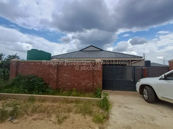 6 Bedroom House for Sale in Budiriro, Harare