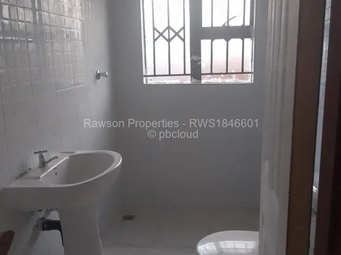 6 Bedroom House for Sale in Budiriro, Harare