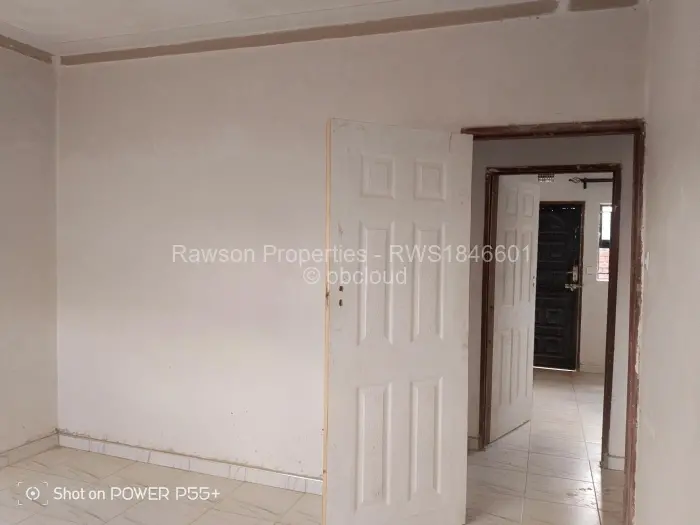 6 Bedroom House for Sale in Budiriro, Harare