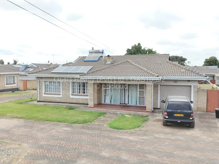 Townhouse/Cluster for Sale in Waterfalls, Harare