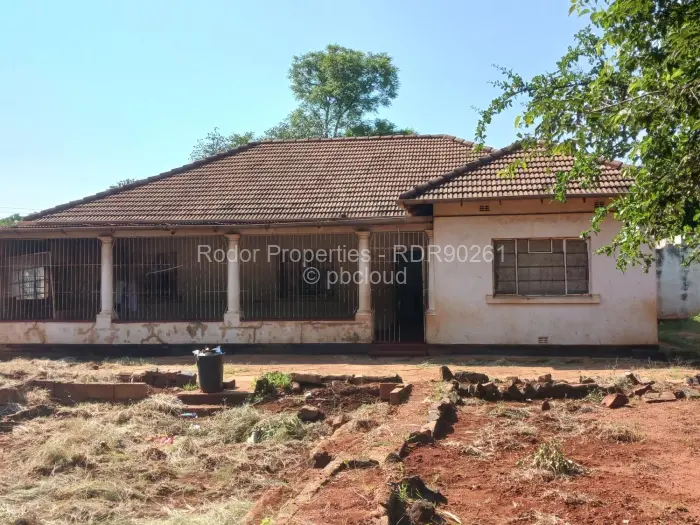 4 Bedroom House for Sale in North End, Bulawayo