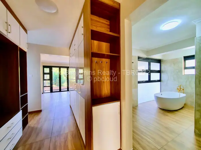 Townhouse/Cluster to Rent in Newlands, Harare