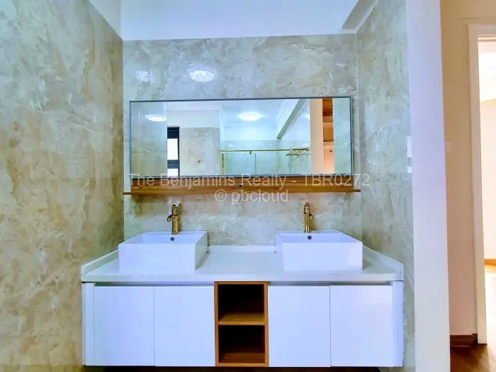 Townhouse/Cluster to Rent in Newlands, Harare