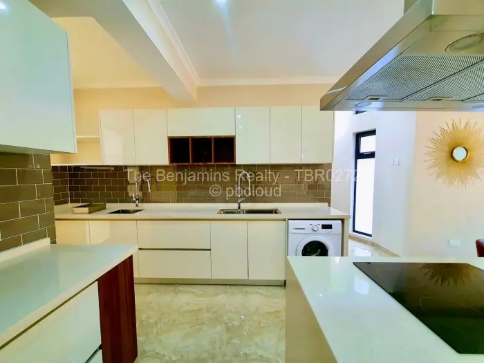 Townhouse/Cluster to Rent in Newlands, Harare