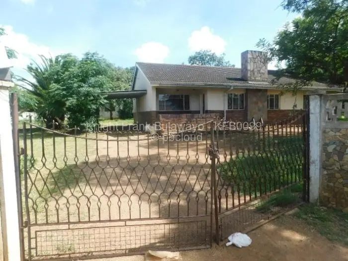 3 Bedroom House to Rent in Montrose Byo, Bulawayo