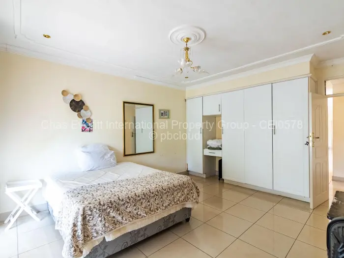 6 Bedroom House to Rent in Borrowdale, Harare