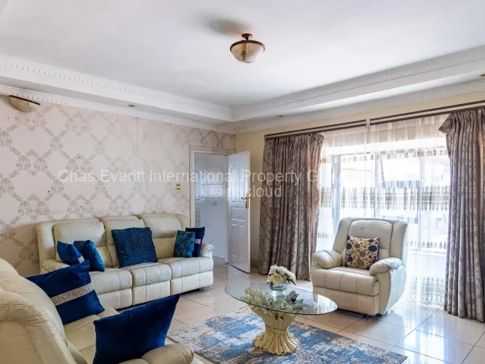 6 Bedroom House to Rent in Borrowdale, Harare