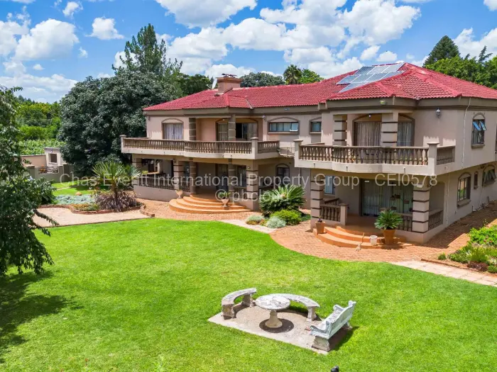 6 Bedroom House to Rent in Borrowdale, Harare