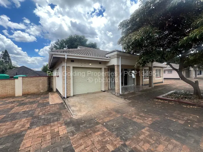 Townhouse/Cluster to Rent in Highlands, Harare