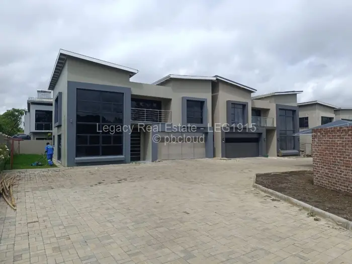 Townhouse/Cluster for Sale in Highlands, Harare
