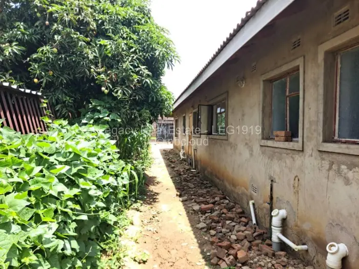 4 Bedroom House for Sale in Westlea, Harare