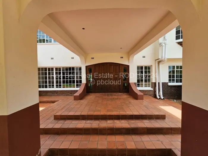 6 Bedroom House for Sale in Chisipite, Harare