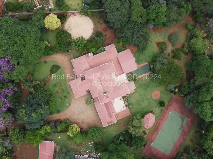 6 Bedroom House for Sale in Chisipite, Harare