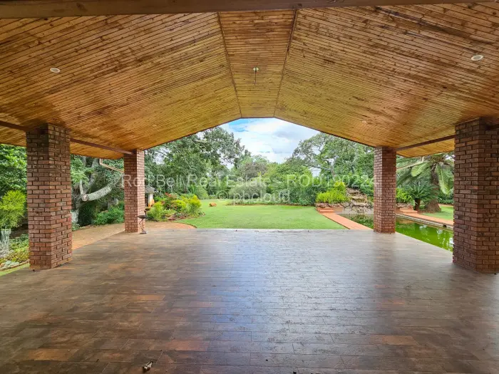 6 Bedroom House for Sale in Chisipite, Harare