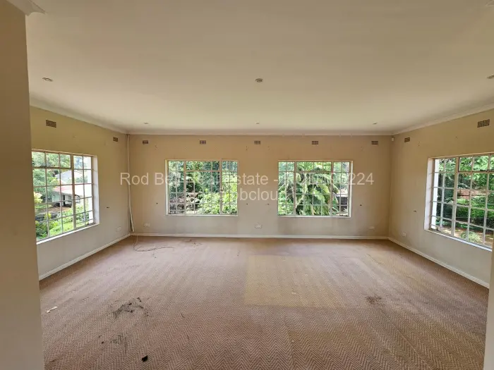 6 Bedroom House for Sale in Chisipite, Harare