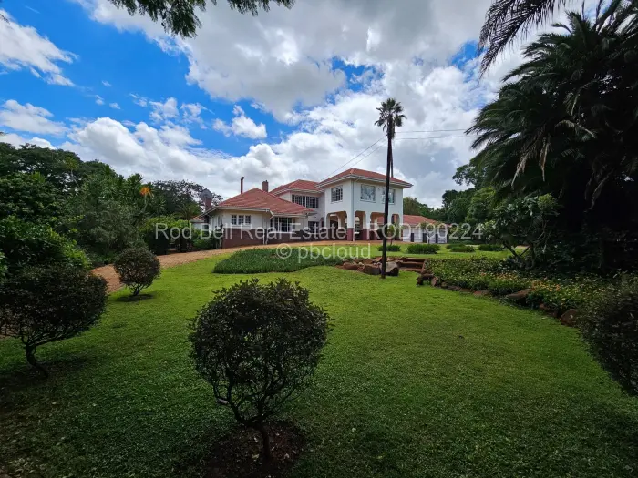 6 Bedroom House for Sale in Chisipite, Harare