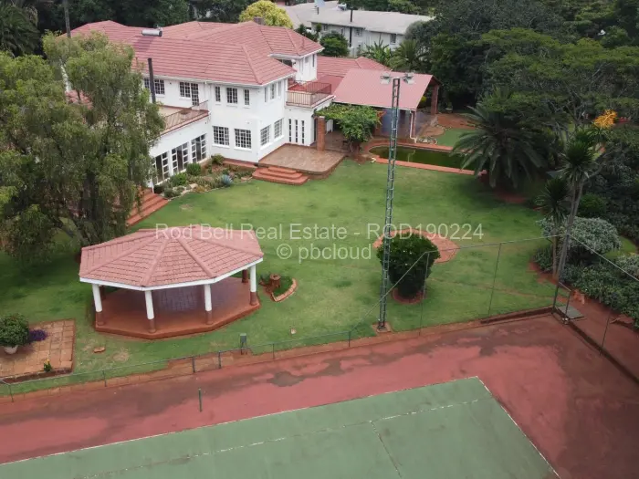 6 Bedroom House for Sale in Chisipite, Harare